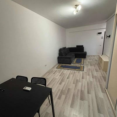 Alquiler de un cómodo apartamento de 1 habitación con cocina independiente y balcón, Chiajna, Bucarest, Rumanía